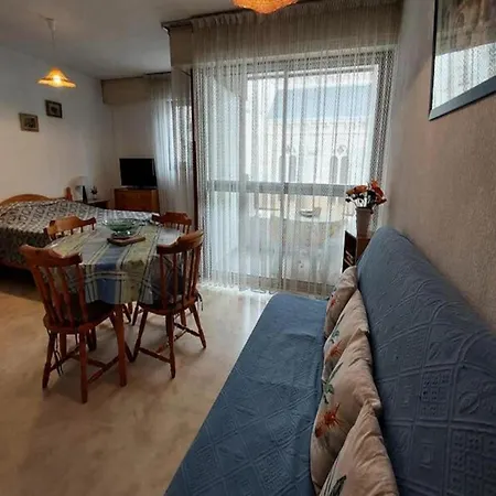 Studio For 2 People アパート